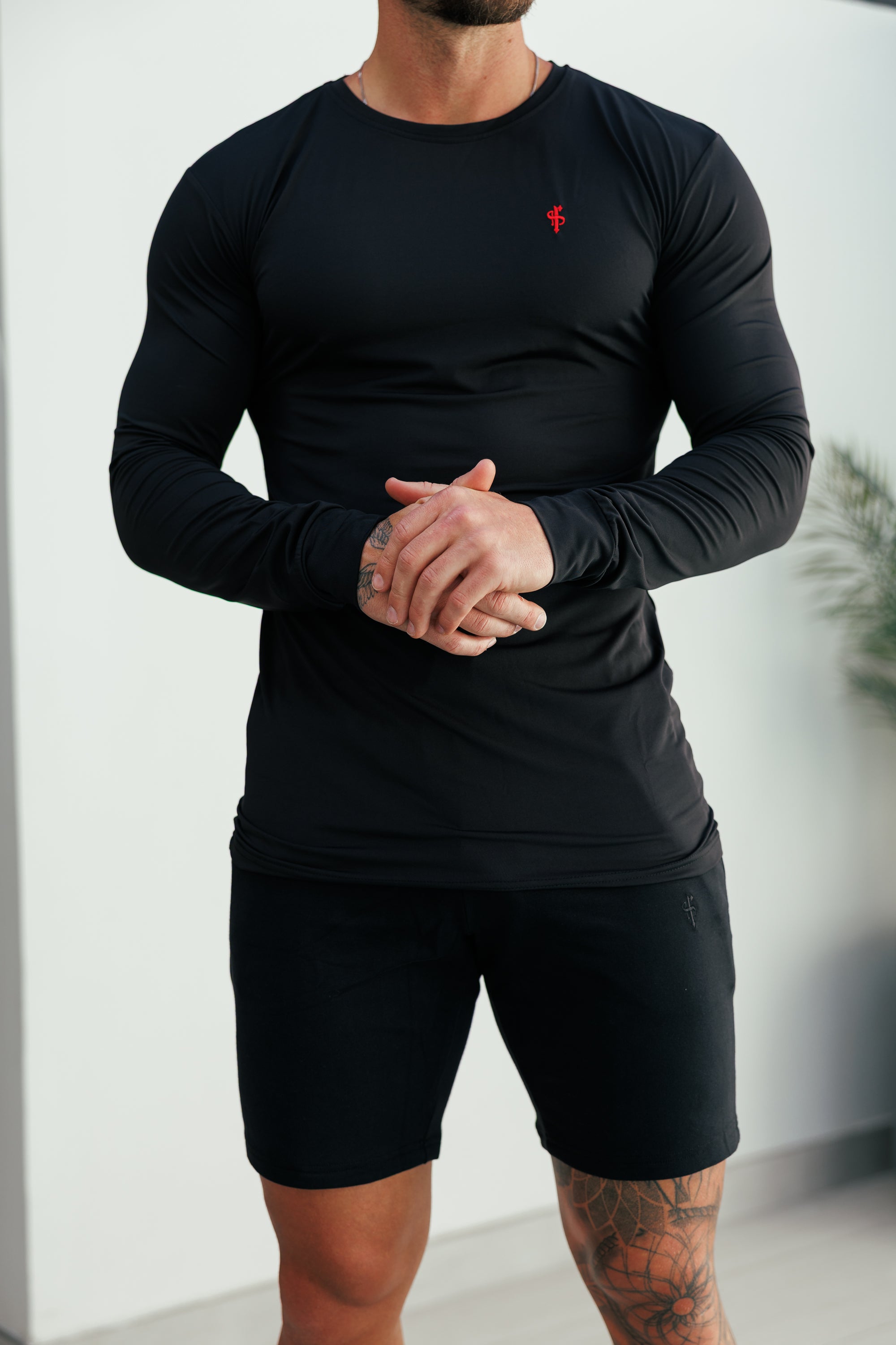 Muscle Fit Long Sleeve Black / Red Gym Crew Top - FSH1440
