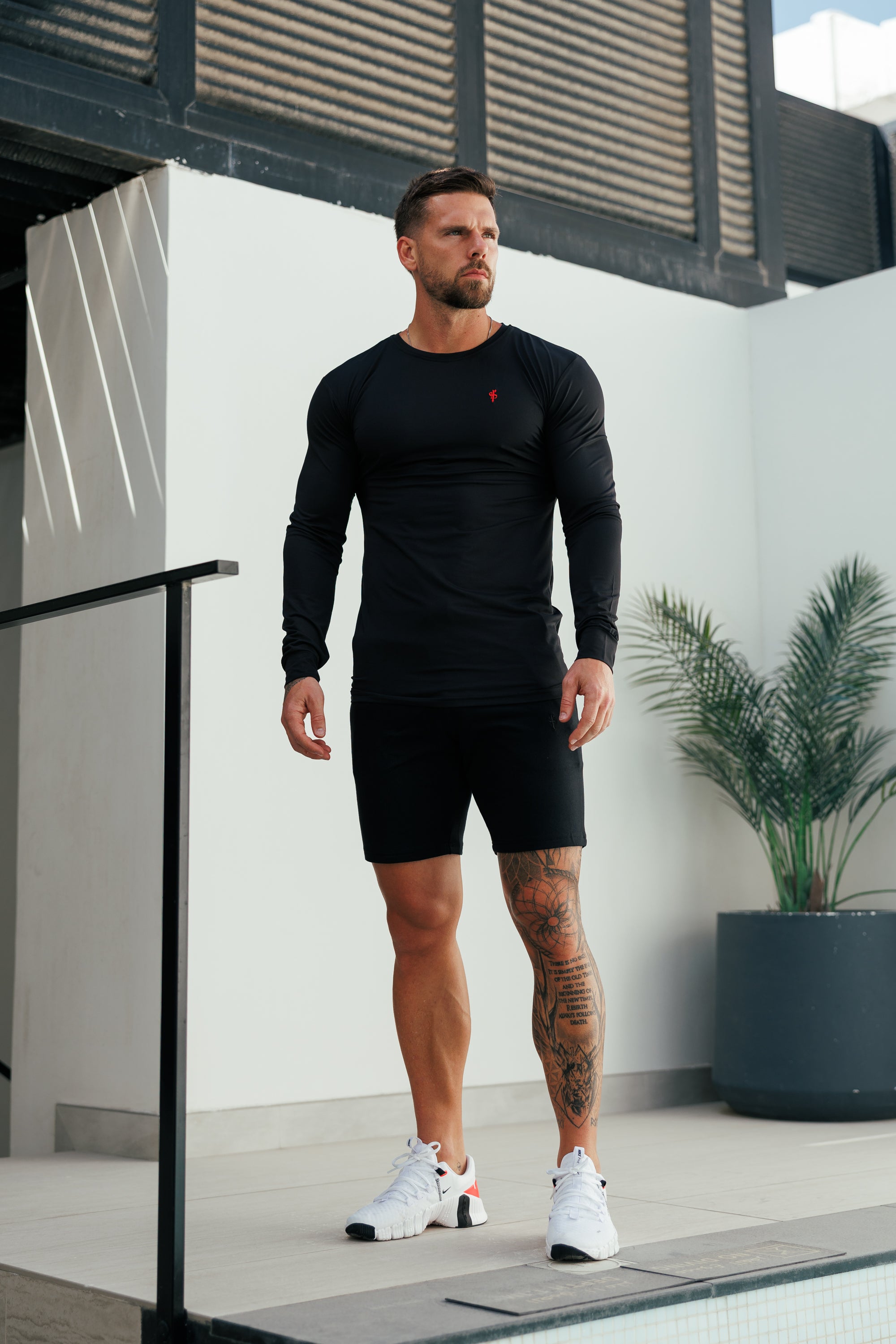 Muscle Fit Long Sleeve Black / Red Gym Crew Top - FSH1440