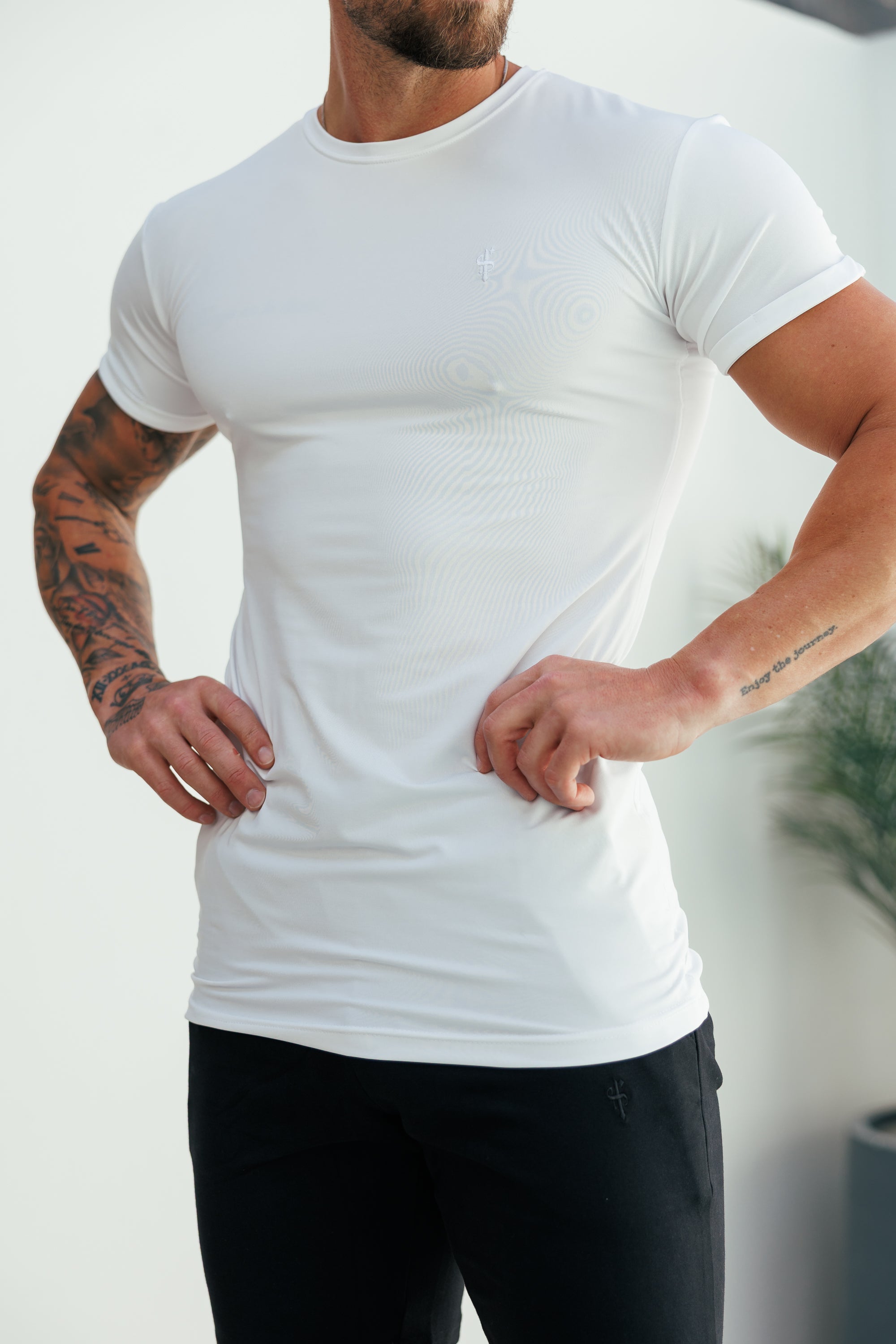 Muscle Fit White Gym Crew - FSH691